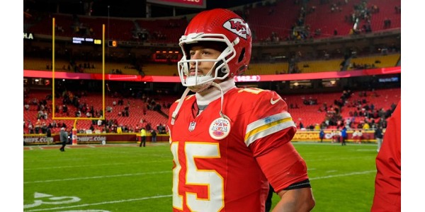 Patrick Mahomes utslagna från matchen för första gången och misslyckades med att säkra en divisionstitel